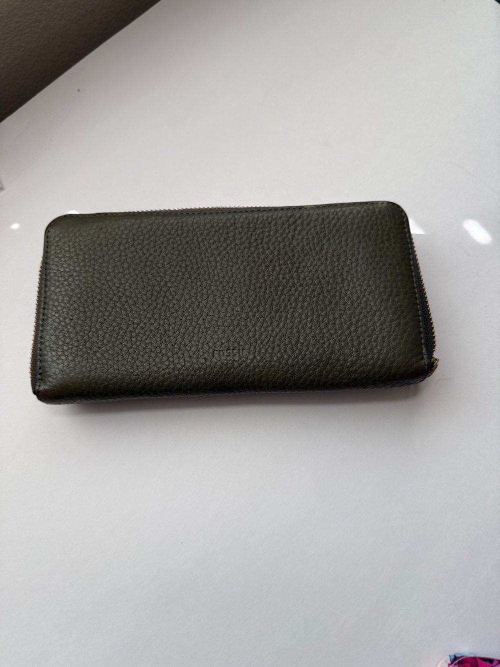 Fossil Pebbled Leather Zip-Around Wallet in Olive Green